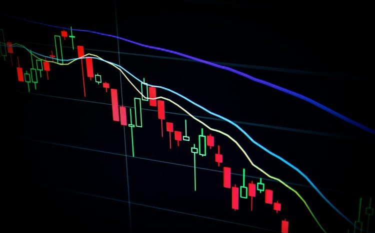 Bitcoin Trades Below 200-Week Moving Average as Historical Accumulation Signal Returns Bitcoin Trades Below 200-Week Moving Average as Historical Accumulation Signal Returns